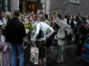 Gratulanten vor der Kirche Gratulanten vor der Kirche